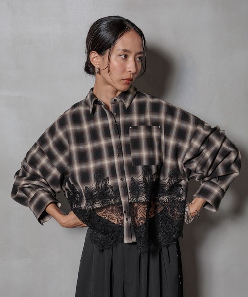 BAYFLOW(ベイフロー)の「【HEREIAM】レースコンビチェックシャツ(シャツ/ブラウス・レディース・ブラック系/ブラウン系・FREE)」の2枚目の写真