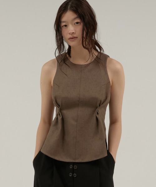 LA PEAU DE GEM(ラポドゥジェム)の「【LA PEAU DE GEM】 tuck c/n tops / タッククルーネックトップス(その他トップス・レディース・ブラウン/ベージュ・FREE)」の1枚目の写真