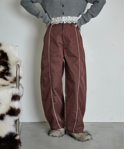 THE YOn(ザヨン)の「パイピングカーブパンツ(その他パンツ・レディース・チャコールグレー/ベージュ/ボルドー・S/M)」の3枚目の写真