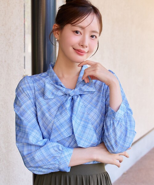 Tiaclasse(ティアクラッセ)の「リボンタイチェック柄シャツ(シャツ/ブラウス・レディース・ベージュ/ブルー/グレー・L/M/S)」の5枚目の写真
