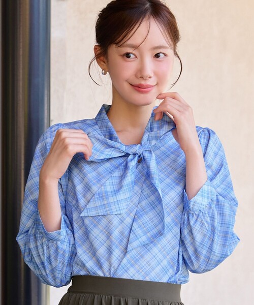 Tiaclasse(ティアクラッセ)の「リボンタイチェック柄シャツ(シャツ/ブラウス・レディース・ベージュ/ブルー/グレー・L/M/S)」の9枚目の写真