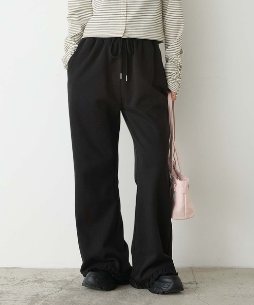 forksy.（フォルクシー）の「【forksy.】<エブリデイシリーズ>フリルヘム ダンボール イージーフレアパンツ（スウェットパンツ・レディース・チャコールグレー/ダークブラウン/ブラック/ライトピンク/杢グレー/アイボリー・M/L）」の7枚目の写真