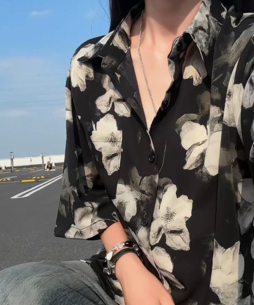 AVYL(アヴィル)の「水彩アートフラワー柄 オーバーサイズ半袖シャツ(シャツ/ブラウス・レディース・ホワイト/ブラック・M)」の12枚目の写真