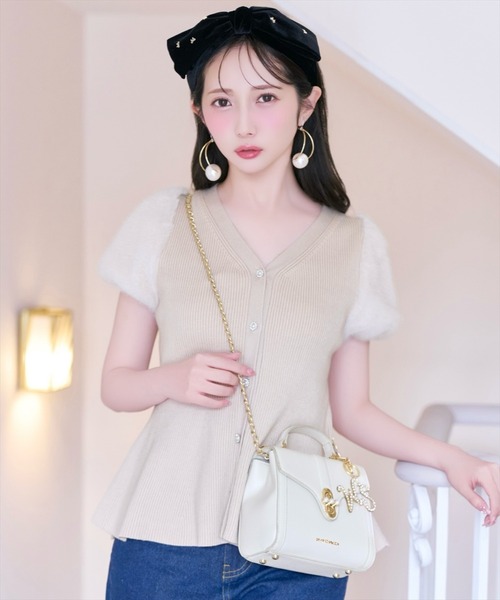 WILLSELECTION(ウィルセレクション)の「ファースリーブペプラムニットカーディガン(カーディガン/ボレロ・レディース・ブラック/ダークブラウン/ベージュ/オフホワイト/ピンク/ボルドー・FREE)」の1枚目の写真