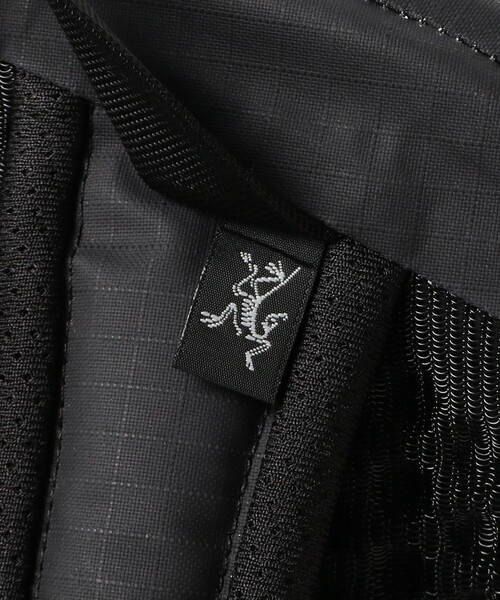 ARC'TERYX(アークテリクス)の「ARC’TERYX / Granville 16 Backpack(トートバッグ・メンズ・ブラック・ONE SIZE)」の6枚目の写真