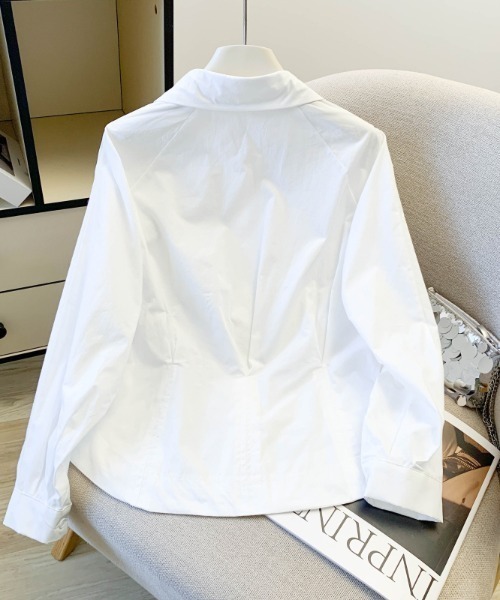 LUCPY(ラクピー)の「ウエストタックシャツブラウス(シャツ/ブラウス・レディース・ホワイト/ブルー/アイボリー・SMALL/MEDIUM/LARGE/X-LARGE)」の5枚目の写真