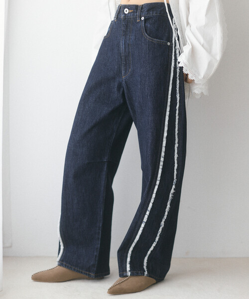 FREAK'S STORE(フリークスストア)の「Firsthand/ファーストハンド サイドフリンジ カーヴィーデニム【限定展開】(デニムパンツ・レディース・ネイビー/ブラック/サックスブルー・X-SMALL/SMALL/MEDIUM)」の3枚目の写真