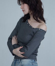 Tシャツ/カットソー（ブラック/黒色系・オフショルダー）ファッション