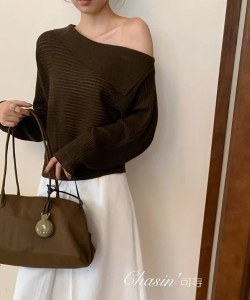 AMAJI(アマジ)の「ワンショルダー フリル オフショルダー クロシェ編み ニットトップス(ニット/セーター・レディース・グレー/ブラウン/ブラック/ベージュ/ホワイト・FREE)」の9枚目の写真