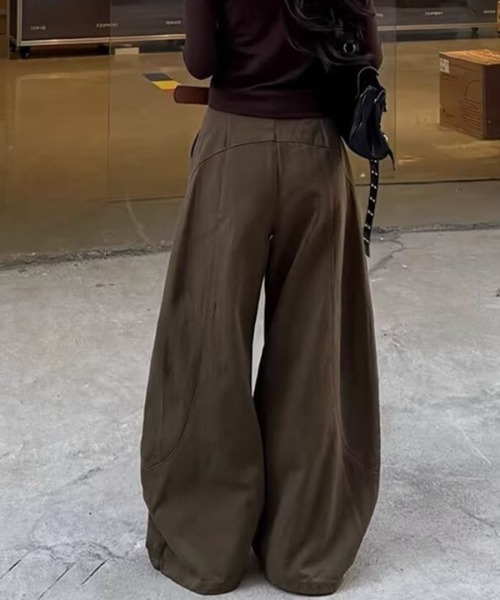 &soiree(アンドソワレ)の「パネル切り替えカーブワイドパンツ(その他パンツ・レディース・ブラウン・MEDIUM/LARGE/X-LARGE/X-SMALL/SMALL)」の2枚目の写真