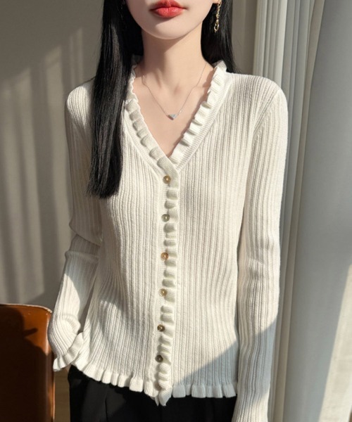 ReRe(リリ)の「メロウフリルVネック長袖リブニットトップス(ニット/セーター・レディース・ピンク/ベージュ/グレー/ブラック/ブルー/ホワイト・FREE)」の11枚目の写真