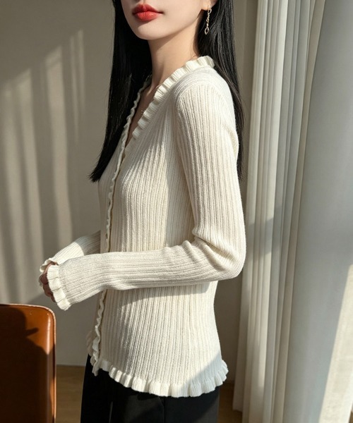 ReRe(リリ)の「メロウフリルVネック長袖リブニットトップス(ニット/セーター・レディース・ピンク/ベージュ/グレー/ブラック/ブルー/ホワイト・FREE)」の12枚目の写真