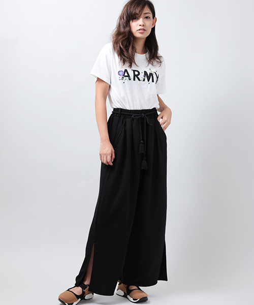 Denime(ドゥニーム)の「ARMYプリントフラワー刺繍Tシャツ(Tシャツ/カットソー・レディース・カーキ/オフホワイト・FREE)」の15枚目の写真
