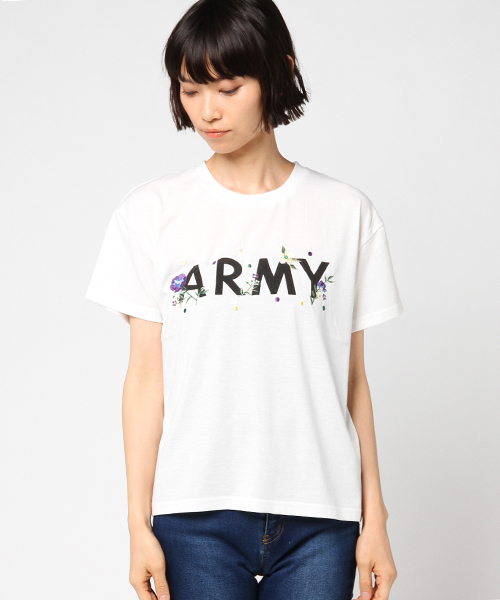 Denime(ドゥニーム)の「ARMYプリントフラワー刺繍Tシャツ(Tシャツ/カットソー・レディース・カーキ/オフホワイト・FREE)」の3枚目の写真
