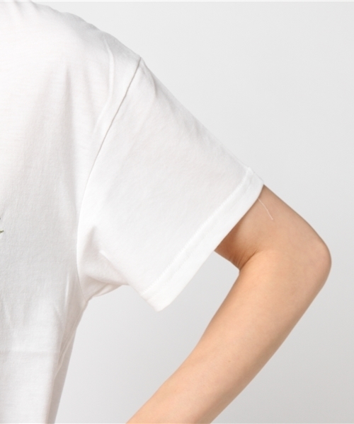 Denime(ドゥニーム)の「ARMYプリントフラワー刺繍Tシャツ(Tシャツ/カットソー・レディース・カーキ/オフホワイト・FREE)」の7枚目の写真