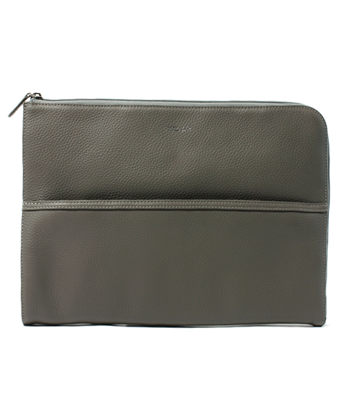 UNITED ARROWS（ユナイテッドアローズ）の「UAL CALF CLUTCH（クラッチバッグ・メンズ・ブラック/グレー/ダークブラウン/レッド/ネイビー/パープル・フリー）」の3枚目の写真