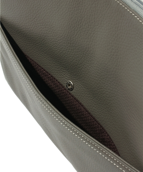 UNITED ARROWS（ユナイテッドアローズ）の「UAL CALF CLUTCH（クラッチバッグ・メンズ・ブラック/グレー/ダークブラウン/レッド/ネイビー/パープル・フリー）」の9枚目の写真