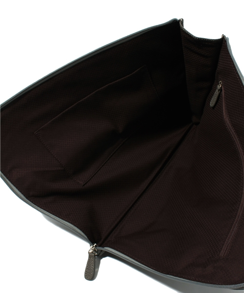 UNITED ARROWS（ユナイテッドアローズ）の「UAL CALF CLUTCH（クラッチバッグ・メンズ・ブラック/グレー/ダークブラウン/レッド/ネイビー/パープル・フリー）」の10枚目の写真