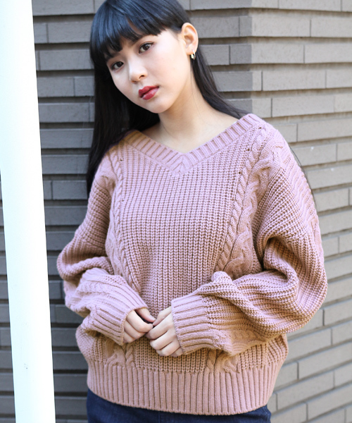apres jour（アプレジュール）の「ざっくり編みＶネックケーブルニット【ZOZOTOWN限定アイテム】（ニット/セーター・レディース・ダークブラウン/ピンク/アイボリー・フリー）」の3枚目の写真