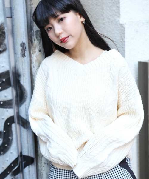 apres jour（アプレジュール）の「ざっくり編みＶネックケーブルニット【ZOZOTOWN限定アイテム】（ニット/セーター・レディース・ダークブラウン/ピンク/アイボリー・フリー）」の5枚目の写真