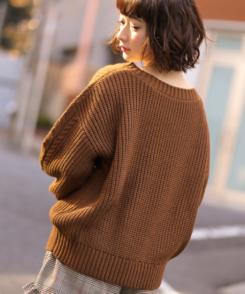 apres jour（アプレジュール）の「ざっくり編みＶネックケーブルニット【ZOZOTOWN限定アイテム】（ニット/セーター・レディース・ダークブラウン/ピンク/アイボリー・フリー）」の13枚目の写真