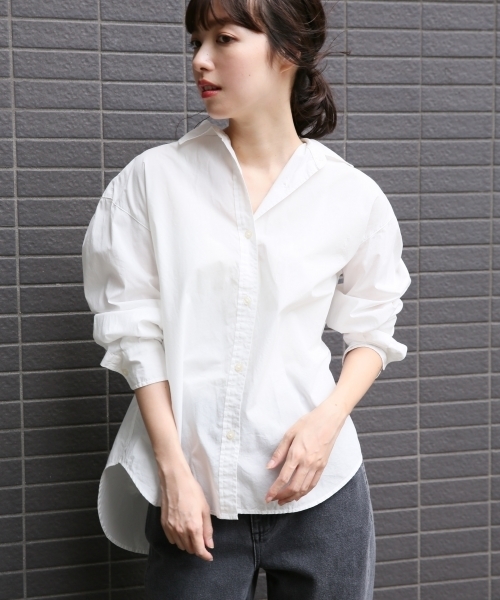 LOWRYS FARM（ローリーズファーム）の「レギュラーシャツロングスリーブ 804833（シャツ/ブラウス・レディース・ブラック/オフホワイト/カーキ/ブラック系その他/ベージュ系その他/ブルー系その他/ベージュ/ストライプ/ブルー・MEDIUM/LARGE）」の2枚目の写真