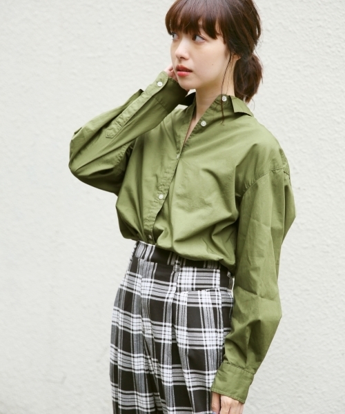 LOWRYS FARM（ローリーズファーム）の「レギュラーシャツロングスリーブ 804833（シャツ/ブラウス・レディース・ブラック/オフホワイト/カーキ/ブラック系その他/ベージュ系その他/ブルー系その他/ベージュ/ストライプ/ブルー・MEDIUM/LARGE）」の7枚目の写真