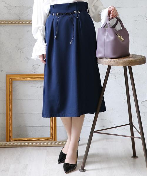 YORI ヨリ　ベージュ ベルト付き フレアスカート 美品 YORI ヨリ ベージュ ベルト付き フレアスカート 美品