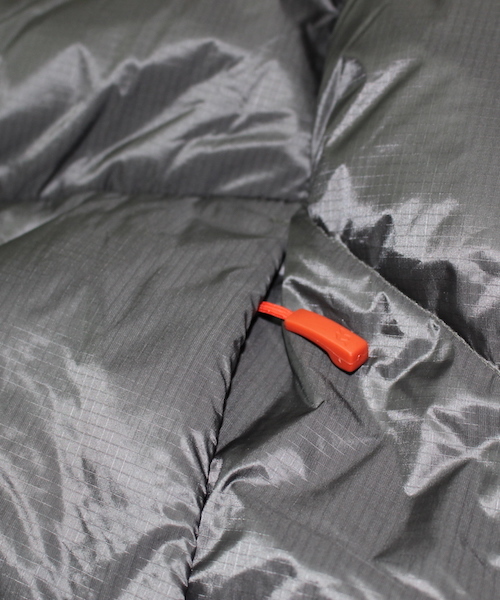 Rab(ラブ)の「【RAB】ラブ Expedition 7000 JACKET(ダウンジャケット/コート・メンズ・ブラック/ブルー・MEDIUM/LARGE/X-LARGE)」の6枚目の写真