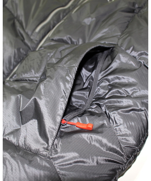 Rab(ラブ)の「【RAB】ラブ Expedition 7000 JACKET(ダウンジャケット/コート・メンズ・ブラック/ブルー・MEDIUM/LARGE/X-LARGE)」の7枚目の写真