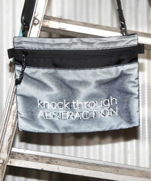 knock through abstraction(ノックスルーアブストラクション)の「【knock through abstraction/ノックスルーアブストラクション】reflection fabric sacoche(ショルダーバッグ・レディース・ホワイト/ブラック・FREE)」の9枚目の写真