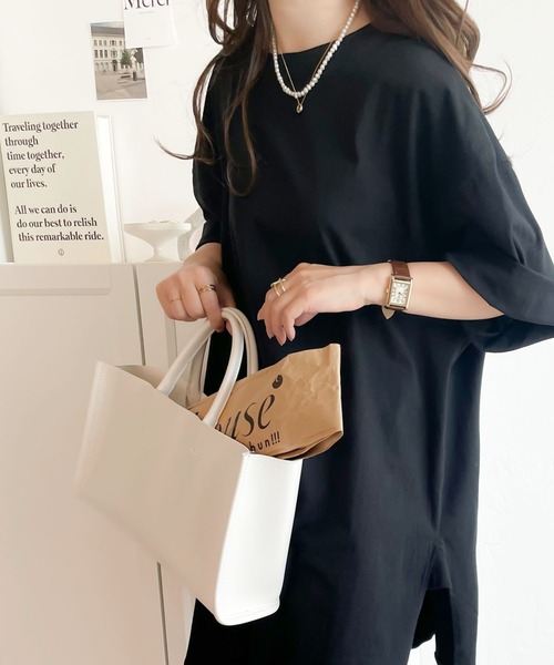 classicalelf(クラシカルエルフ)の「1枚でゆるかわな夏!綿100%サイドスリット オーバーサイズ 半袖ビッグTシャツ(Tシャツ/カットソー・レディース・ホワイト/ブラック/ベージュ/オレンジ/ブラウン/グレー系その他/ホワイト×ブラック/ブルーパープル・MEDIUM/X-LARGE)」の18枚目の写真