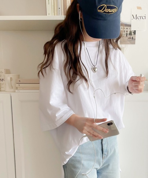 classicalelf(クラシカルエルフ)の「1枚でゆるかわな夏!綿100%サイドスリット オーバーサイズ 半袖ビッグTシャツ(Tシャツ/カットソー・レディース・ホワイト/ブラック/ベージュ/オレンジ/ブラウン/グレー系その他/ホワイト×ブラック/ブルーパープル・MEDIUM/X-LARGE)」の14枚目の写真