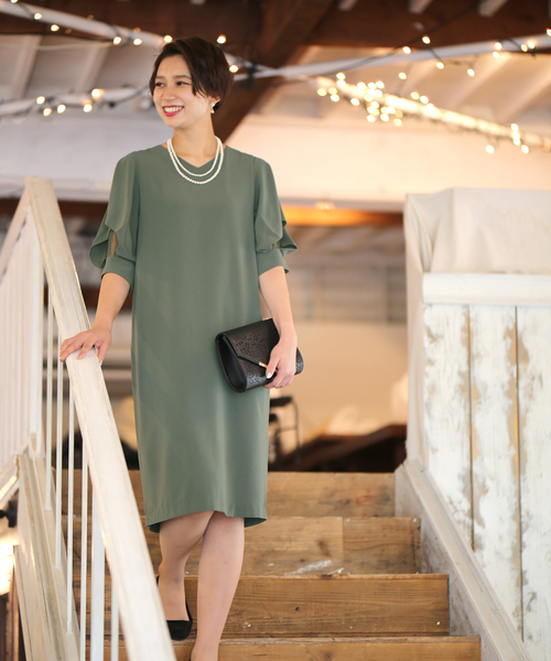 TRUDEA(トルディア)の「フリルスリーブⅤネックワンピース/ 結婚式・成人式・謝恩会ワンピース・パーティードレス(ドレス・レディース・ネイビー/カーキ/サックスブルー/パープル・MEDIUM/LARGE)」の2枚目の写真