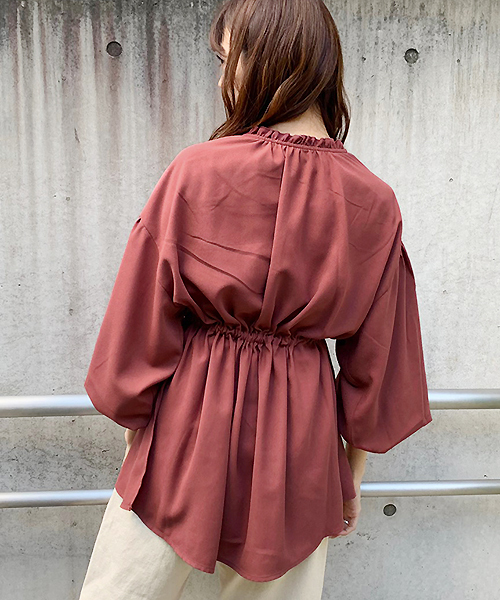 apres jour(アプレジュール)の「フリルネックドロストチュニック【ZOZOTOWN限定アイテム】(シャツ/ブラウス・レディース・モカ/スモークピンク/ライトベージュ・フリー)」の6枚目の写真
