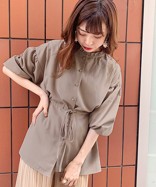 apres jour(アプレジュール)の「フリルネックドロストチュニック【ZOZOTOWN限定アイテム】(シャツ/ブラウス・レディース・モカ/スモークピンク/ライトベージュ・フリー)」の8枚目の写真
