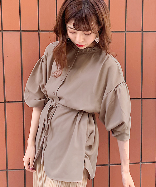 apres jour(アプレジュール)の「フリルネックドロストチュニック【ZOZOTOWN限定アイテム】(シャツ/ブラウス・レディース・モカ/スモークピンク/ライトベージュ・フリー)」の9枚目の写真