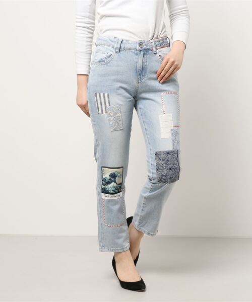Desigual（デシグアル）の「アートパッチ付きデニムパンツ（デニムパンツ・レディース・ブルー・32inch/28inch/34inch/24inch/29inch/30inch/27inch）」の5枚目の写真