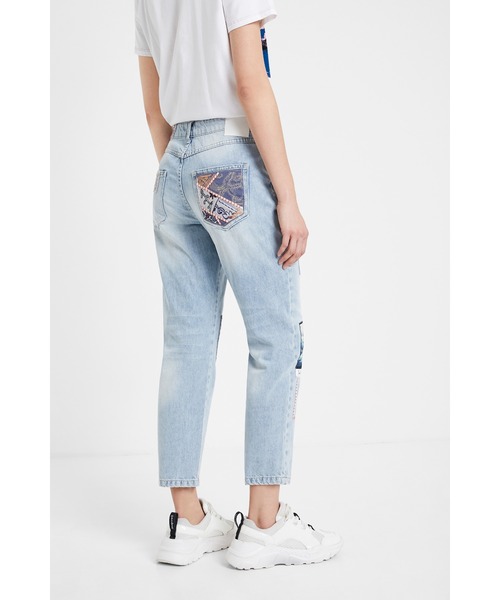 Desigual（デシグアル）の「アートパッチ付きデニムパンツ（デニムパンツ・レディース・ブルー・32inch/28inch/34inch/24inch/29inch/30inch/27inch）」の9枚目の写真