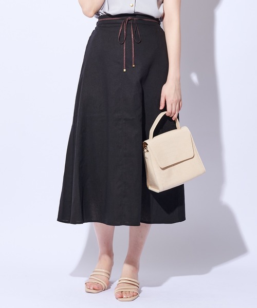 natural couture（ナチュラルクチュール）の「リネン混フレアロングスカート（スカート・レディース・ブラック/カーキ/イエロー/ライトベージュ/レンガ・FREE）」の2枚目の写真