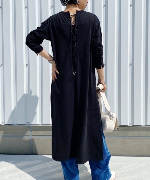 PAGEBOY（ページボーイ）の「バックレースアップワンピース（ワンピース・レディース・ブラック/ブラウン/グレイッシュベージュ・FREE）」の2枚目の写真