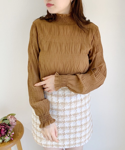 Loueme(ルエム)の「シャーリングシアーブラウス(シャツ/ブラウス・レディース・ホワイト/ブラック/アイボリー/ベージュ/イエロー/グレー・FREE)」の5枚目の写真