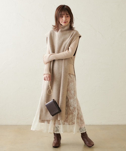 natural couture(ナチュラルクチュール)の「ハイネックロングベスト(ベスト・レディース・アイボリー/ベージュ・FREE)」の7枚目の写真