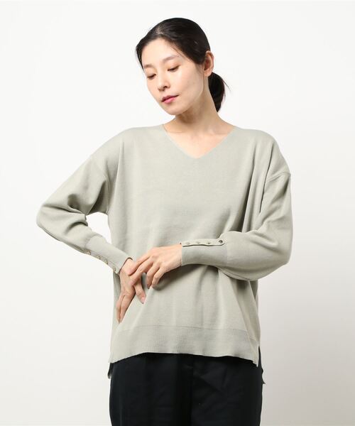 Te chichi TERRASSE（テチチテラス）の「綿Vネックプルオーバー（ニット/セーター・レディース・オフホワイト/グリーン/ベージュ・ﾌﾘ-）」の3枚目の写真