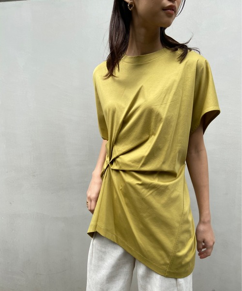 AZUL ENCANTO(アズールエンカント)の「サイドウエストタックトップス(Tシャツ/カットソー・レディース・オフホワイト/ブラック/イエロー系その他/ベージュ・FREE)」の4枚目の写真