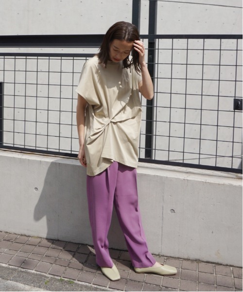 AZUL ENCANTO(アズールエンカント)の「サイドウエストタックトップス(Tシャツ/カットソー・レディース・オフホワイト/ブラック/イエロー系その他/ベージュ・FREE)」の13枚目の写真