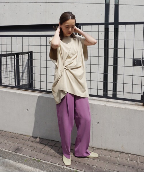 AZUL ENCANTO(アズールエンカント)の「サイドウエストタックトップス(Tシャツ/カットソー・レディース・オフホワイト/ブラック/イエロー系その他/ベージュ・FREE)」の20枚目の写真