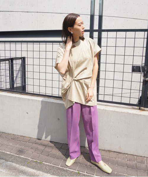 AZUL ENCANTO(アズールエンカント)の「サイドウエストタックトップス(Tシャツ/カットソー・レディース・オフホワイト/ブラック/イエロー系その他/ベージュ・FREE)」の7枚目の写真