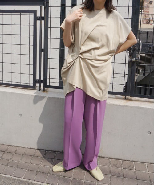 AZUL ENCANTO(アズールエンカント)の「サイドウエストタックトップス(Tシャツ/カットソー・レディース・オフホワイト/ブラック/イエロー系その他/ベージュ・FREE)」の14枚目の写真