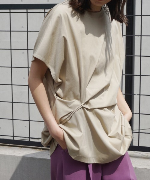 AZUL ENCANTO(アズールエンカント)の「サイドウエストタックトップス(Tシャツ/カットソー・レディース・オフホワイト/ブラック/イエロー系その他/ベージュ・FREE)」の21枚目の写真